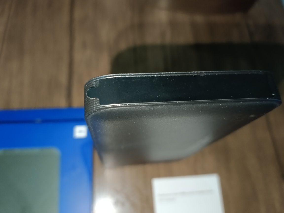Срочно продам новый оригинал power bank mi 10.000 w