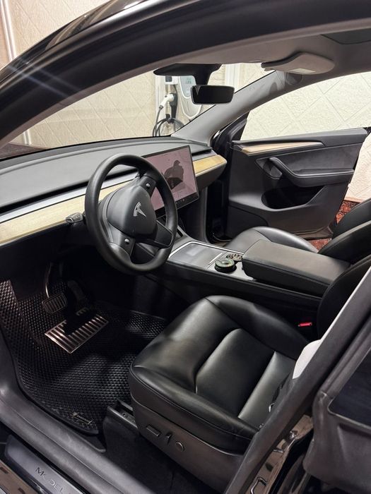 Продается Tesla model Y 2023 года