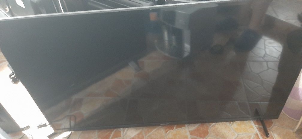 Tv sharp cu diagonala  128 cm