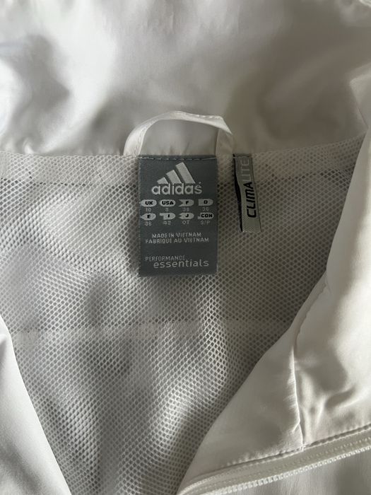 Дамска Adidas ветровка