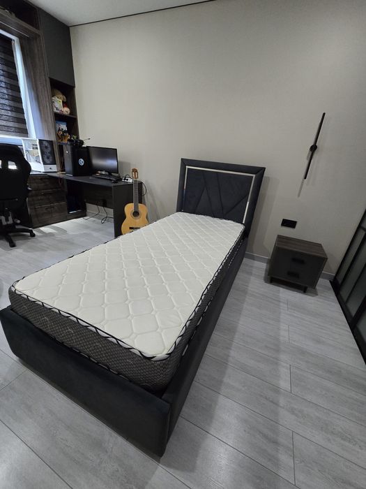 Кровать односпальная. Продам кровать односпальнюю с матрасом.