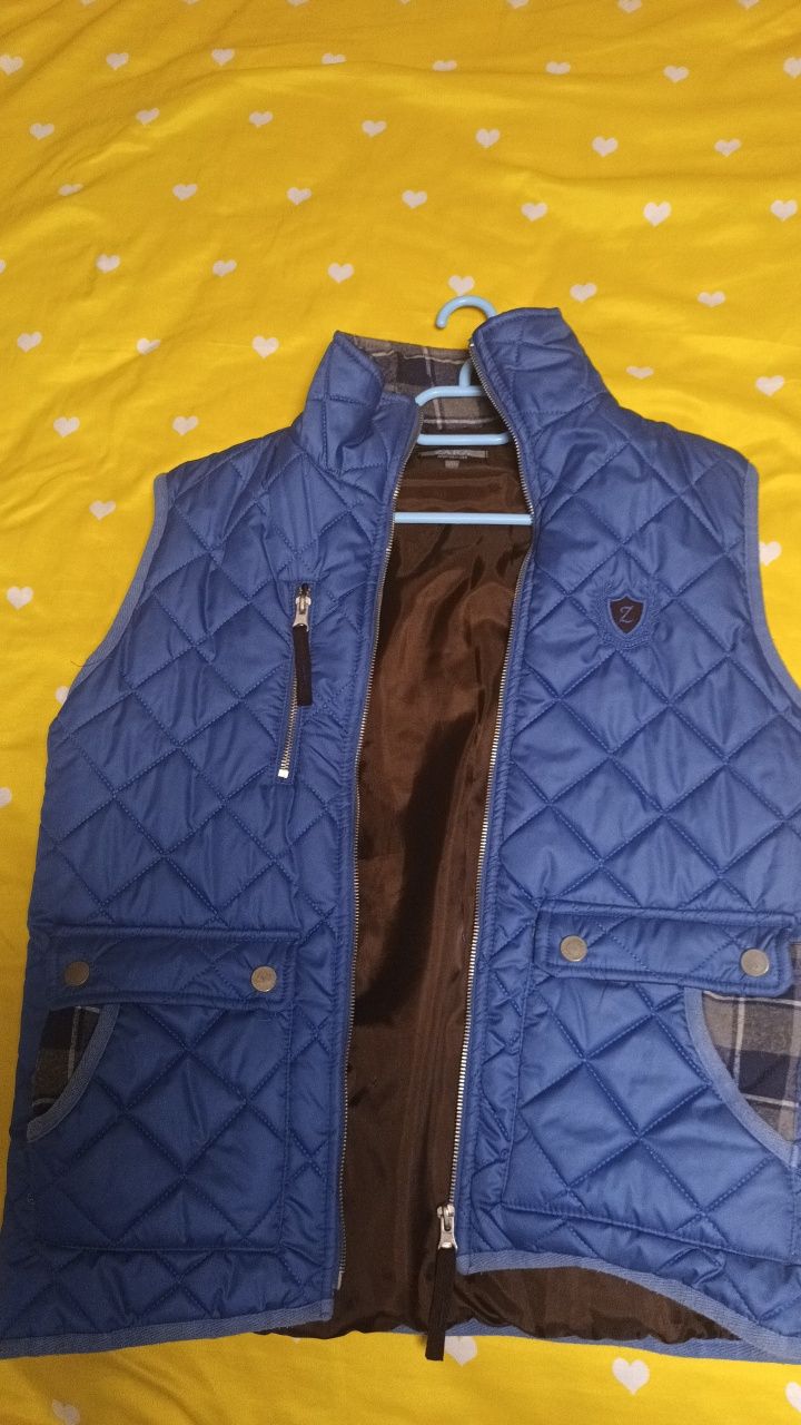 Vesta albastră Zara