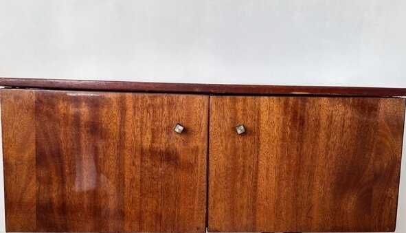 Продам лакированную тумбочку под ТВ в хорошем состоянии 2 тыс.