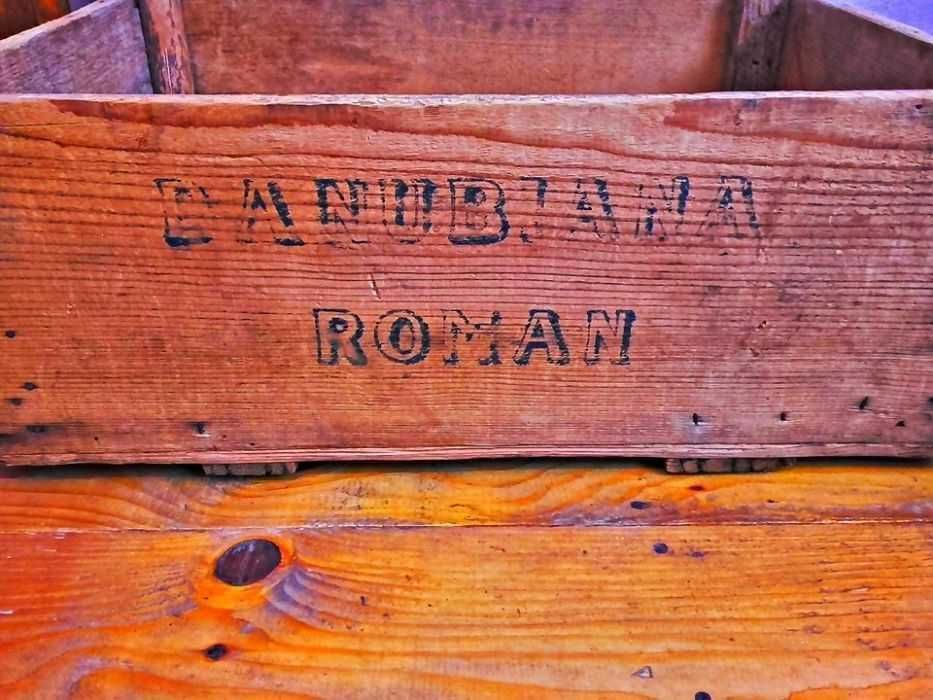 Cutie din lemn veche DANUBIANA Roman 80 ani,anii 1930,Vintage colecție