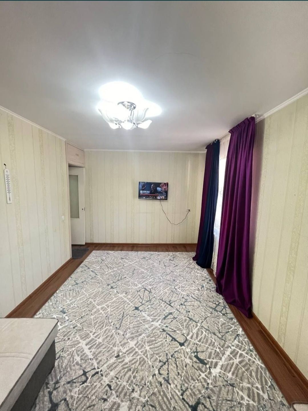 В центре Янгийуле 2 комнатная квартира продаётся