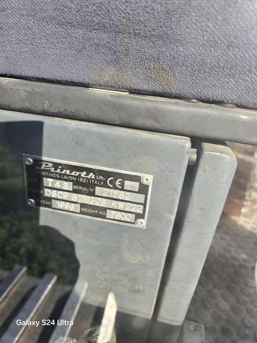 Vând tocator forestier motor de scania 350