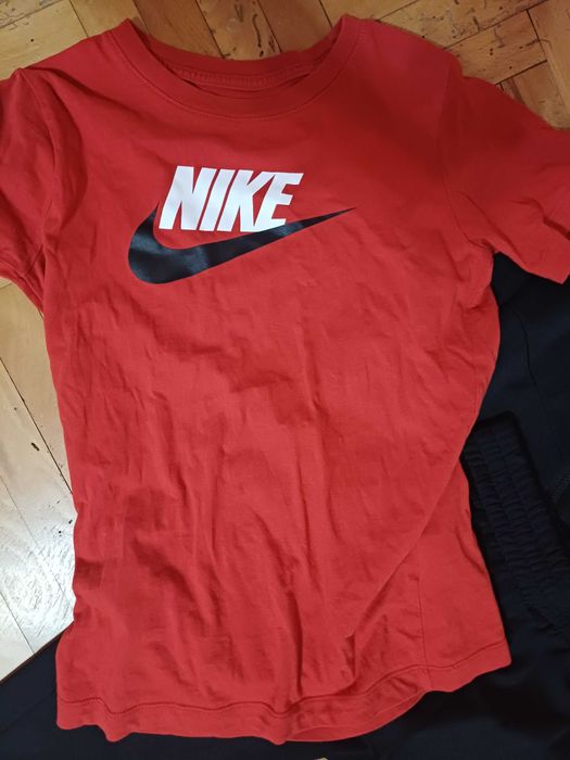 Спортен екип Nike с подарък