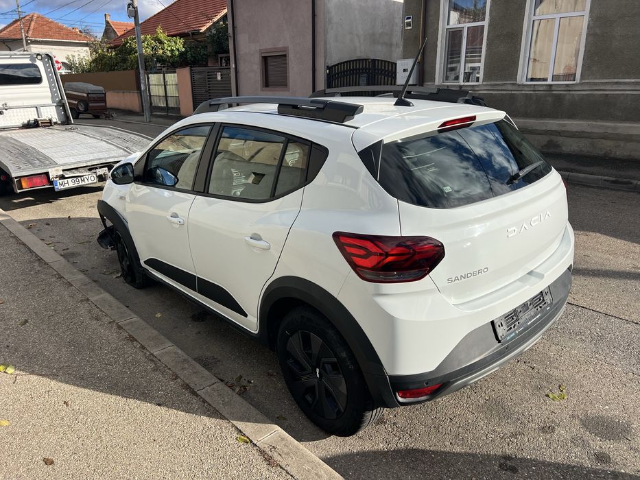 Dacia Sandero Stepway 2024 avariat lovit doar 12 mii km