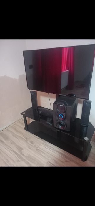 Tv LG plus măsuță si sistem de muzica