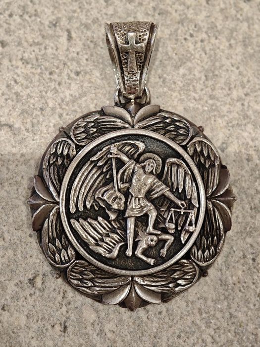 Сребърен медальон Архангел Михаил