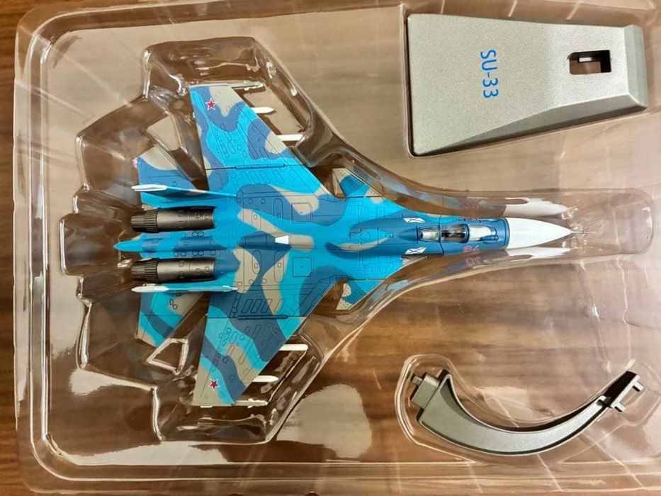 Macheta avion metalica SU-33 Flying Tiger scara 1:100 21 cm
