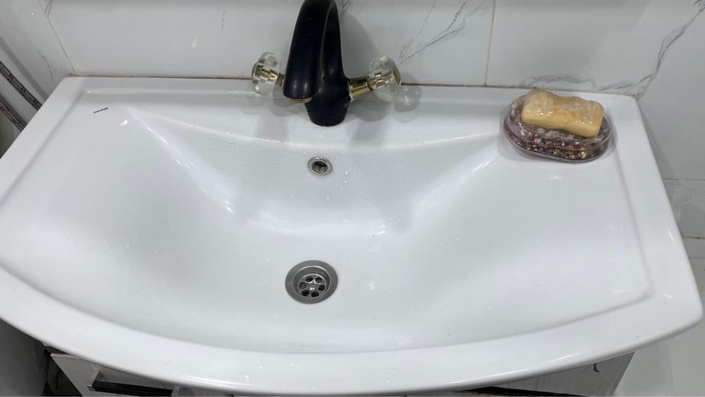 Продам ванную тумбы со шкафом