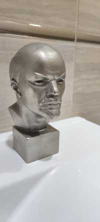 Алуминиев бюст на Ленин