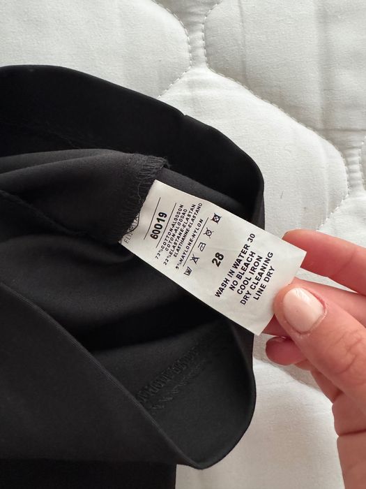 Продавам дамски панталонки Elisabetta Franchi
