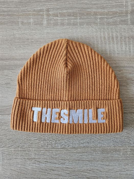 Шапка от официалния merch на The Smile
