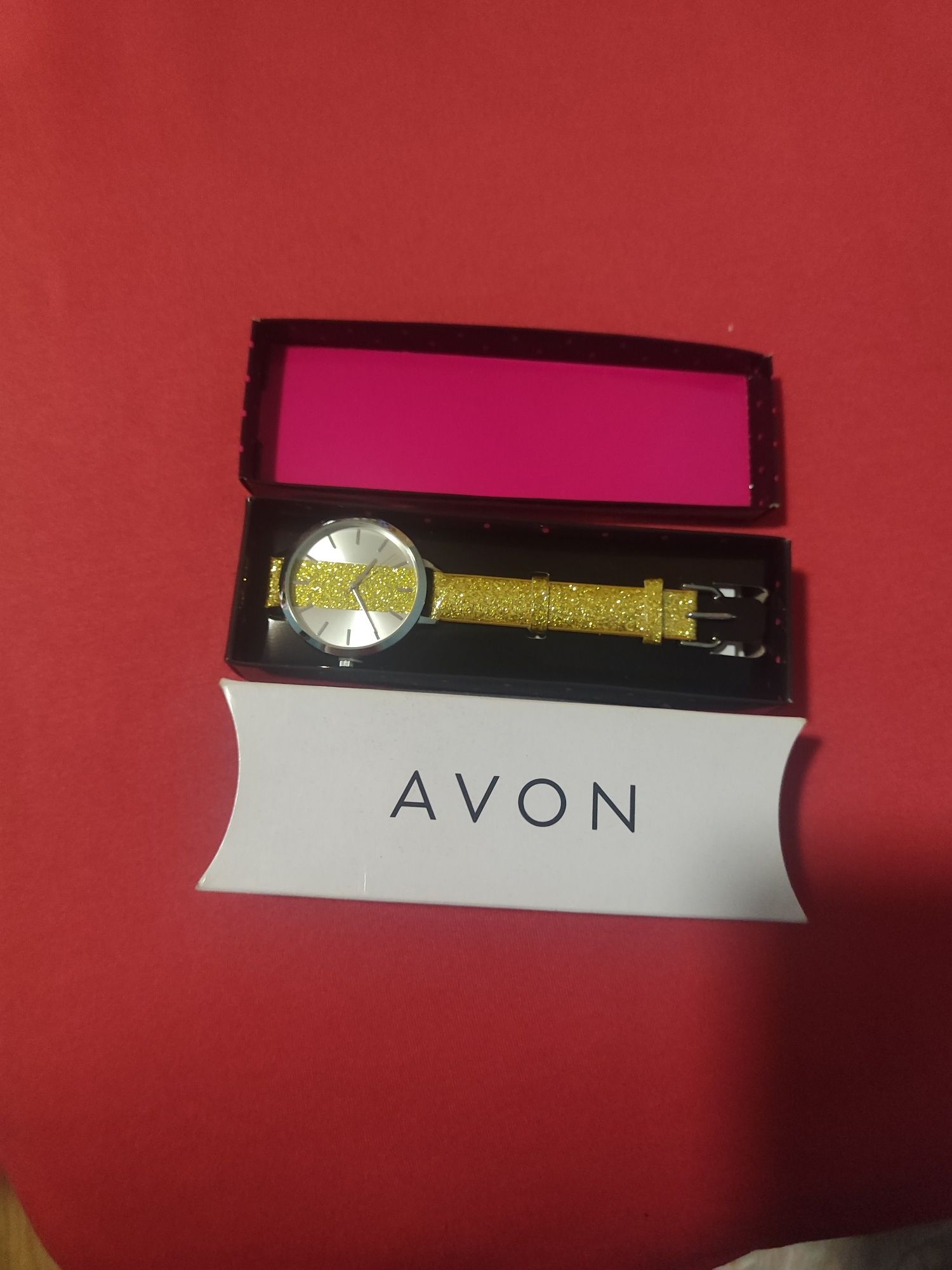 Нов часовник Avon