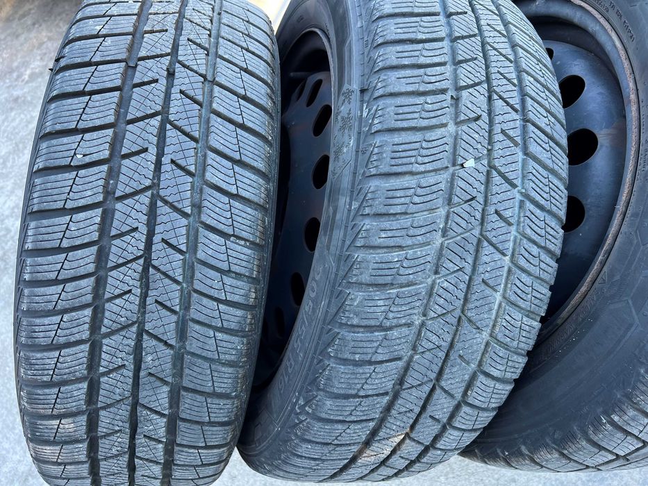 Джанти със зимни гуми 205/55/16 с грайфер 8.82мм. от Хюндай/Hyundai!