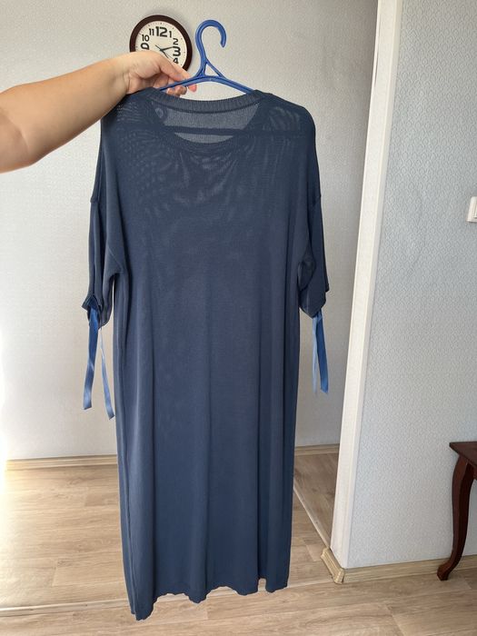 Продам платья оба за 10000