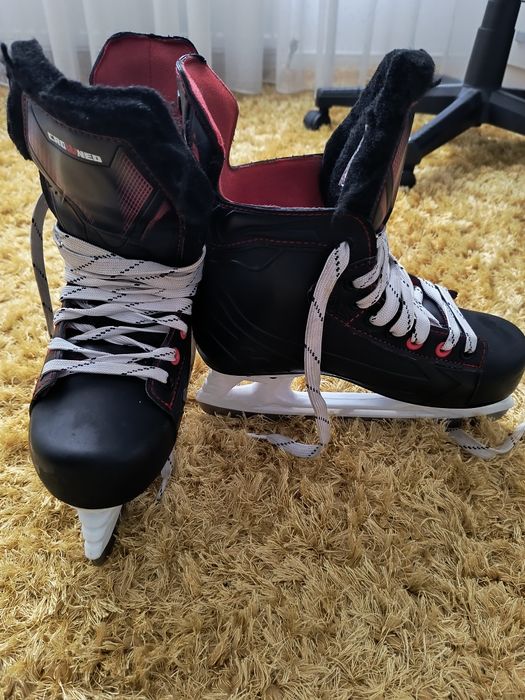 Vând patine Hockey se Crowned