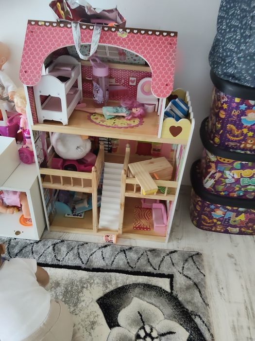 Casa de păpuși de lemn  premergator și antepremergator