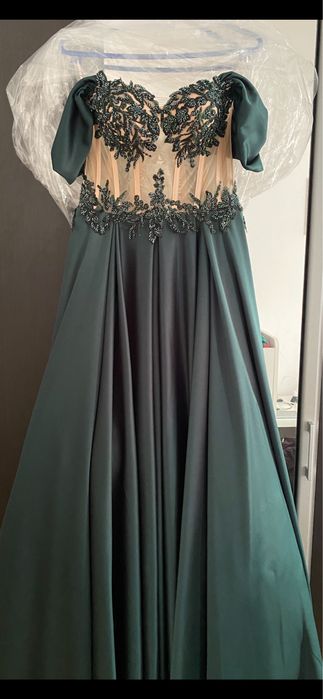 Абитуриентска рокля