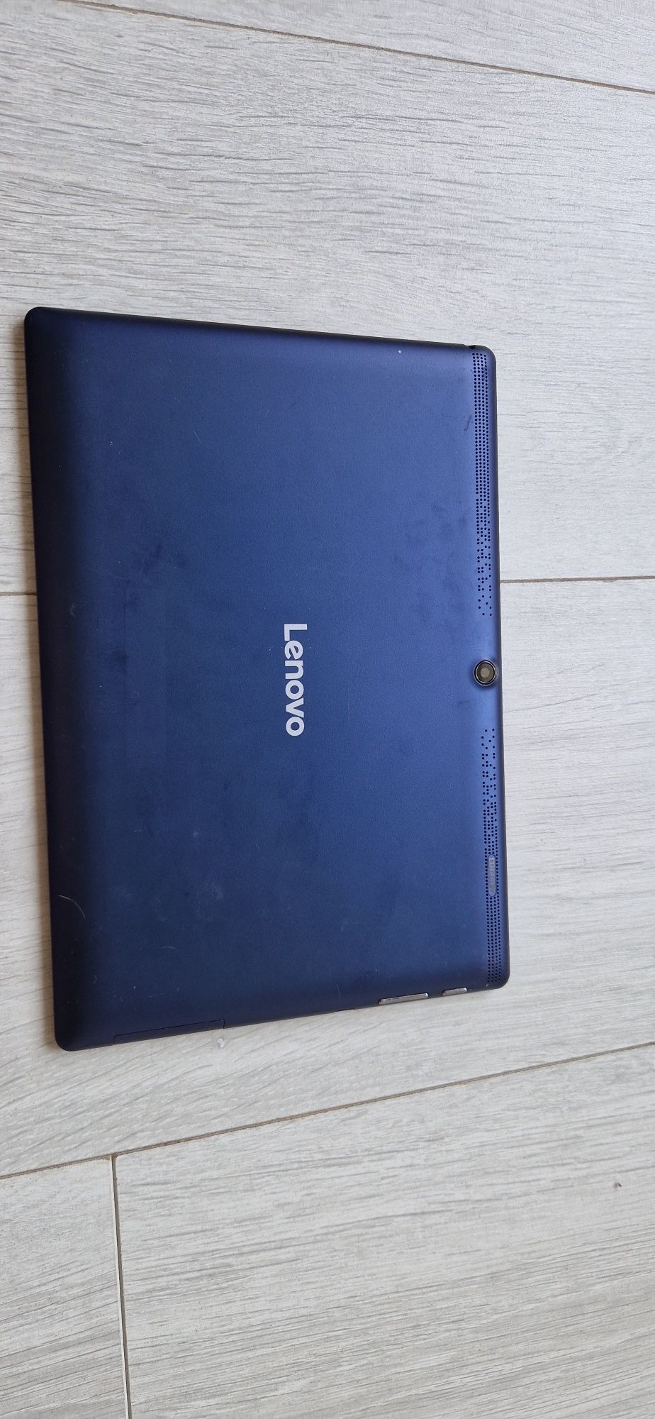 Vând tableta Lenovo Tab 2