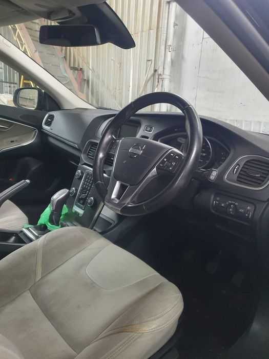 Dezmembrez Volvo V40 1.6D D2 2012