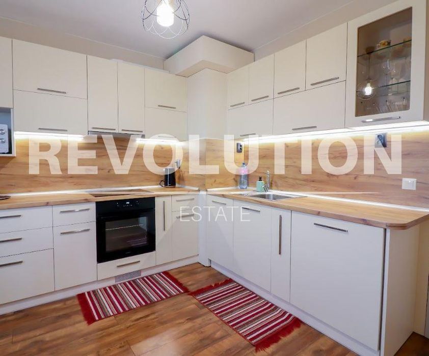 Тристаен апартамент в района на ХЕИ!