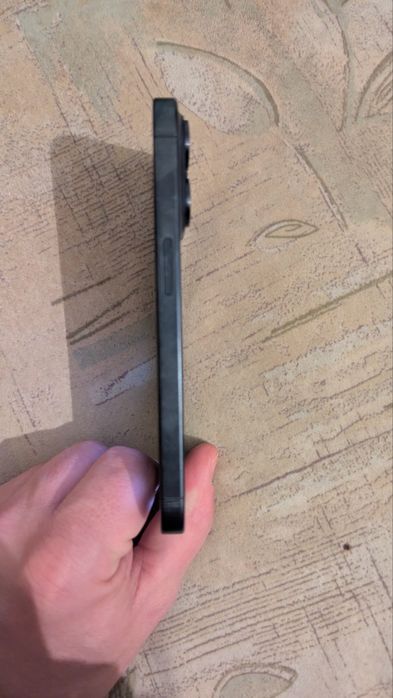 I phone 15 pro 128gb в гаранция до април 26г