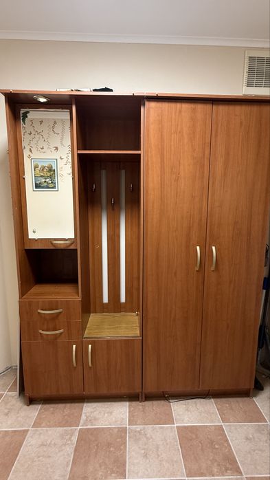 Продам прихожую размером 160х200 в хорошем состочнии.