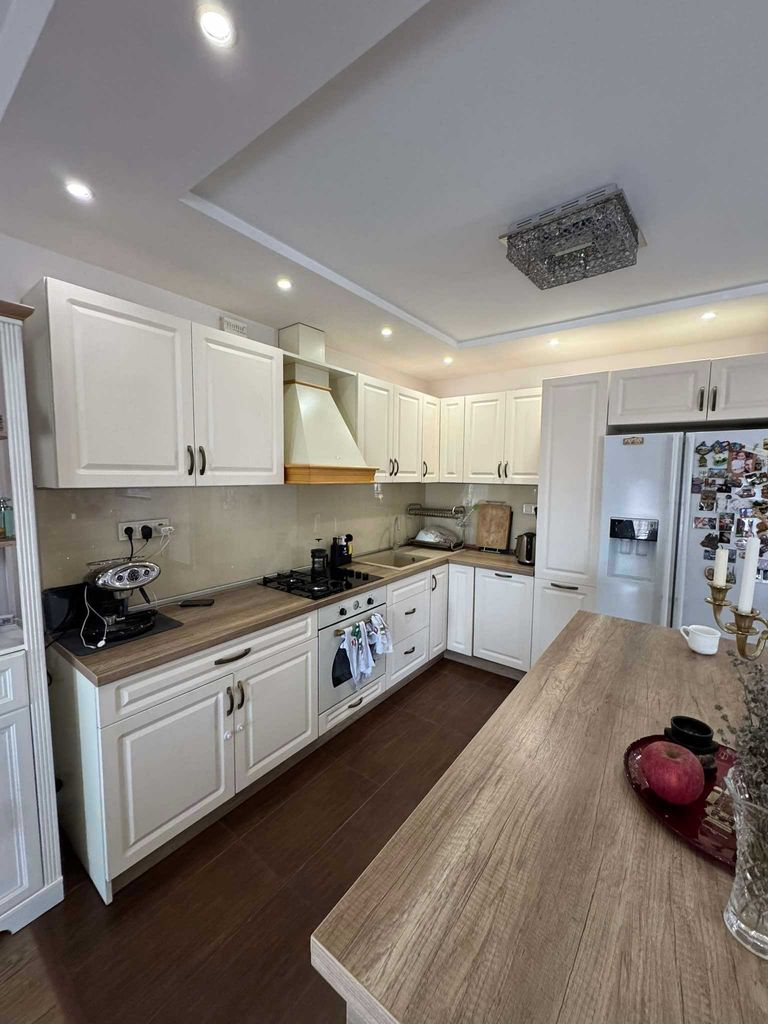 Продава се Тристаен апартамент в Казанлък - 133 кв.м за 1342 €/кв.м - Снимка #12