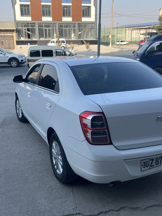 2015 yurgani 157000 kiraska oldi kapot orqa eshikda bor balon yangi 90