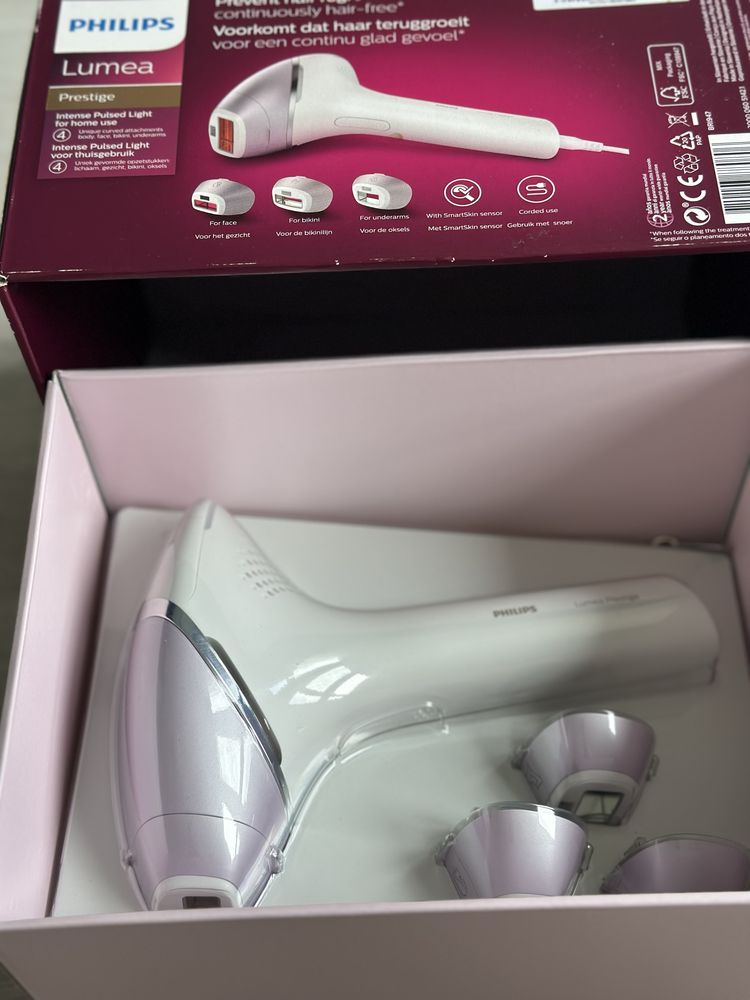 Фотоепилатор Philips Lumea BRI 947