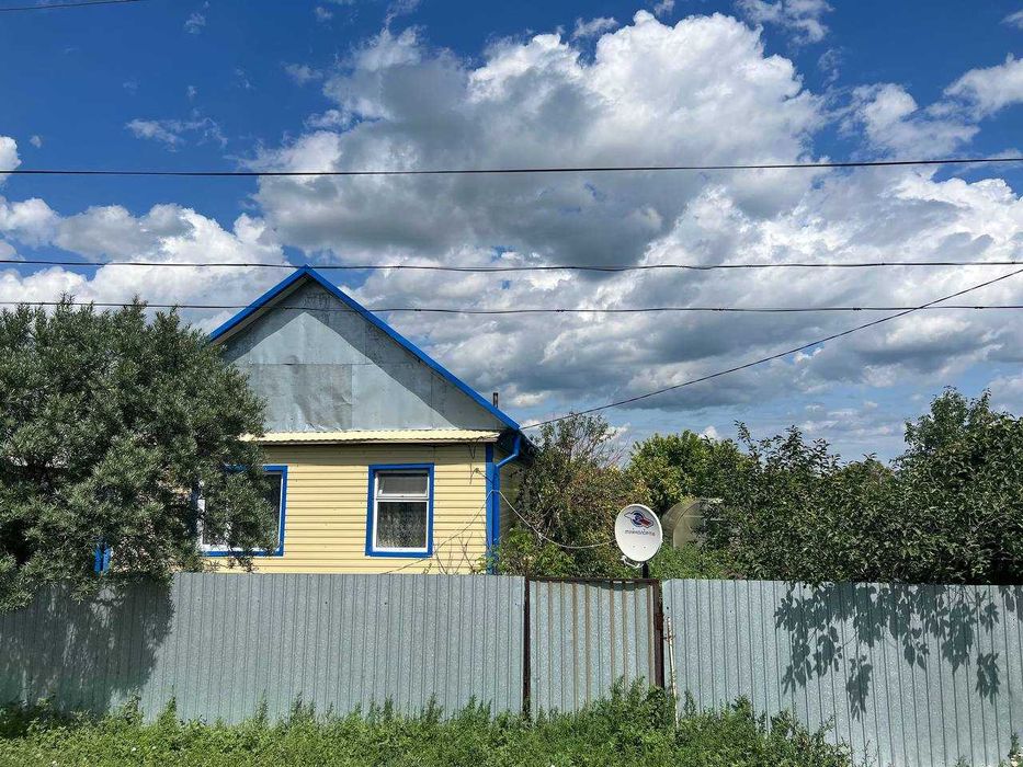 Земельный участок с жилым домом и хоз. постройками.