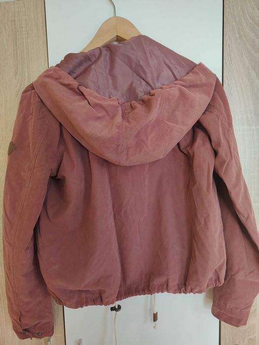 Дамско спортно късо яке