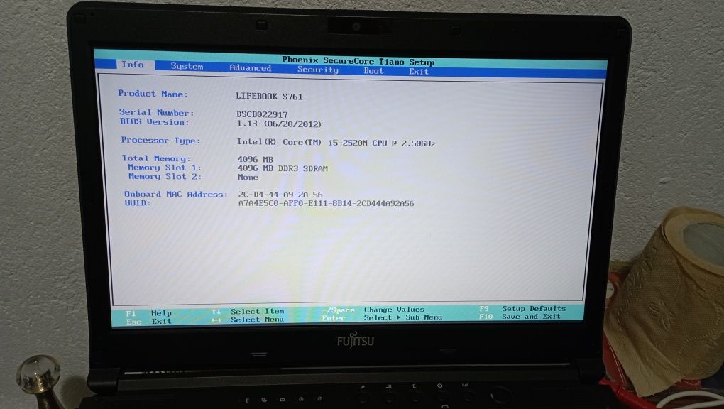Laptop Fujitsu Lifebook  Procesor I5  / model S761

2.2 Intel