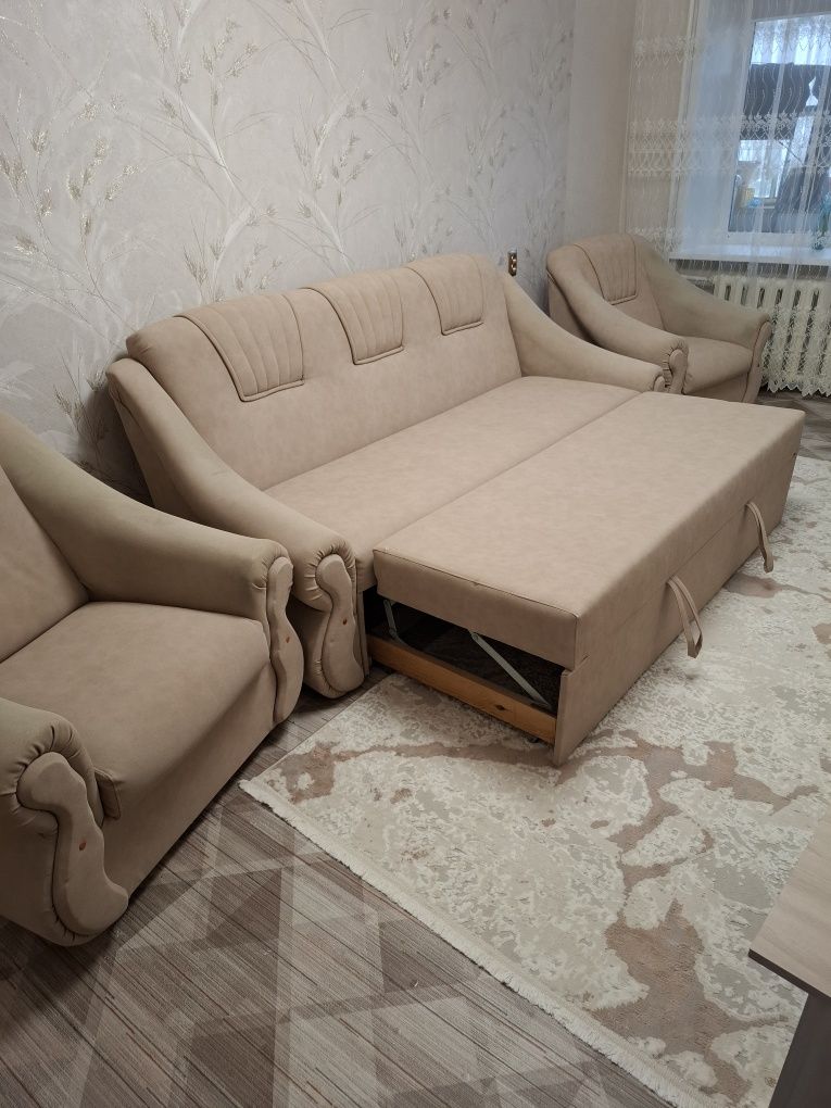 Раскладной диван с креслами