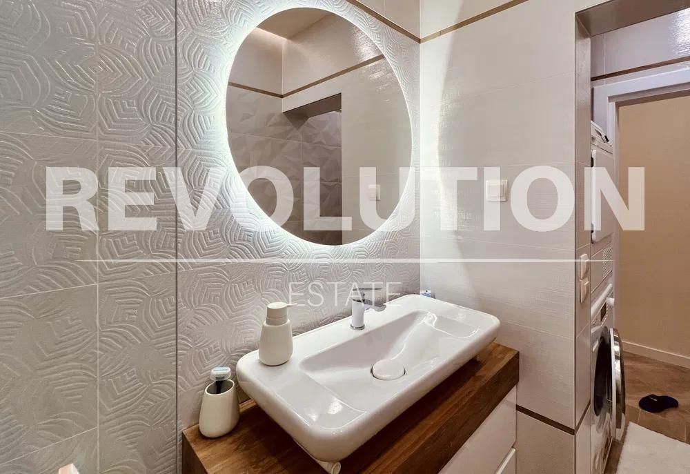 Дава се под наем Тристаен апартамент в Варна, Център - 90 кв.м за 1200 € - Снимка #8