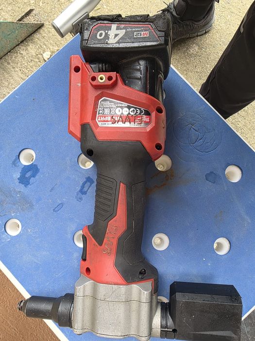 Milwaukee popnituri m12 completa