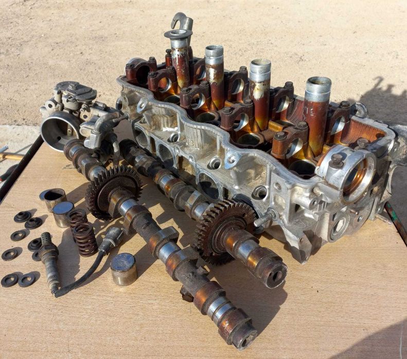 Головка и блок от двигателя Toyota 3S-FE