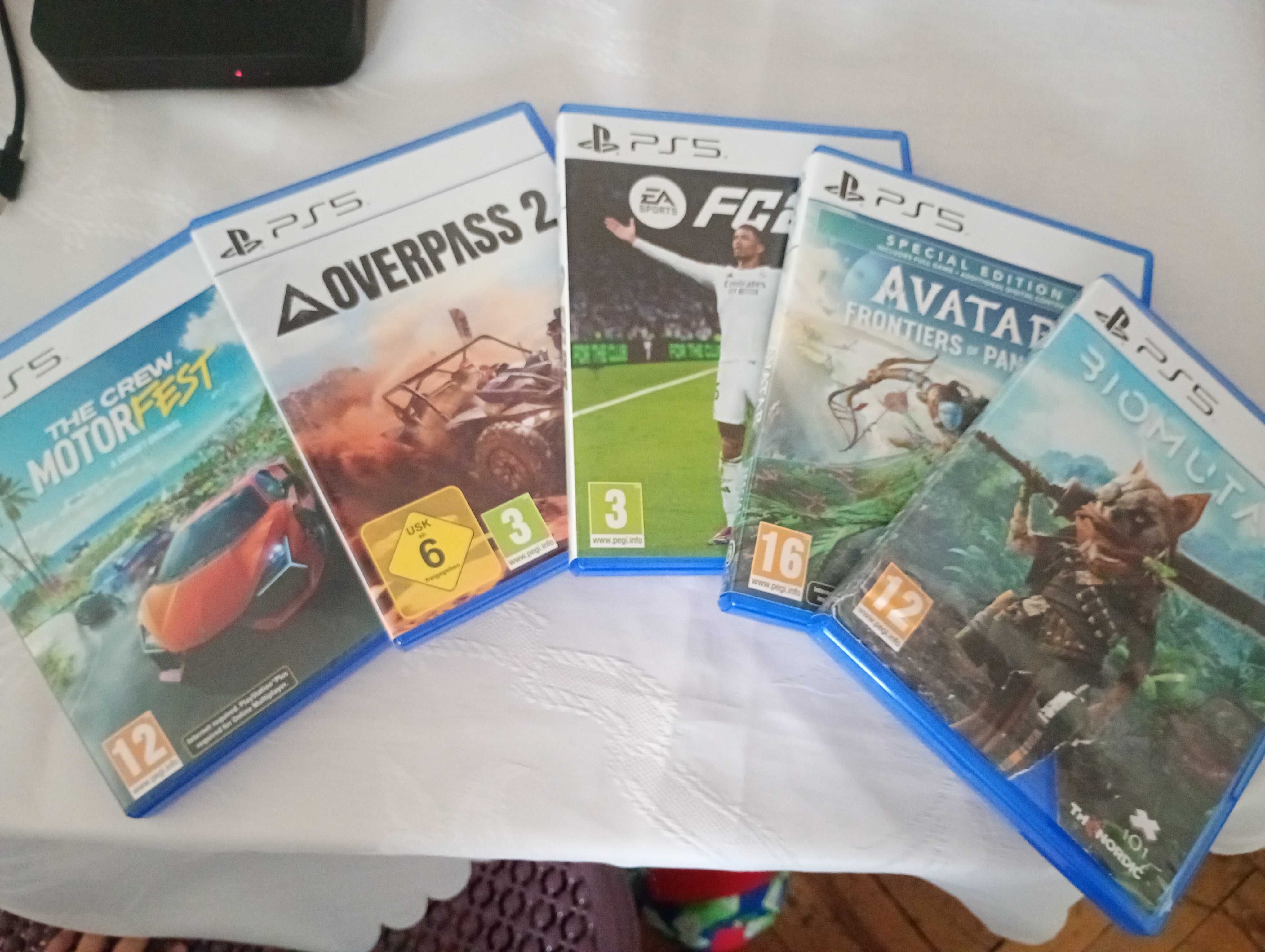Ps 5 С 3 джойстика , няколко игри