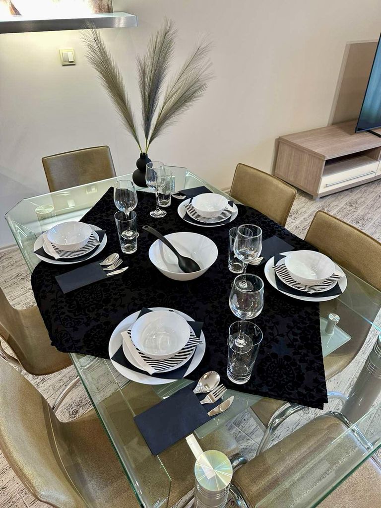 Дава се под наем Двустаен апартамент в Варна, Чайка - 88 кв.м за 765 € - Снимка #1