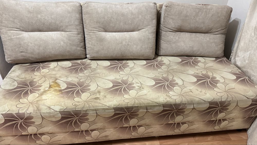 Отдам диван даром. Самовывоз. Лесная поляна