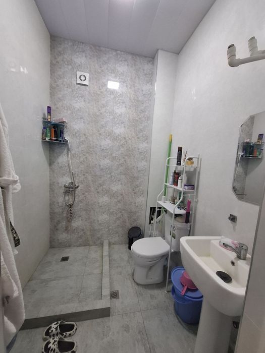 Nazarbek turkistonda 1 xonali uy sotiladi