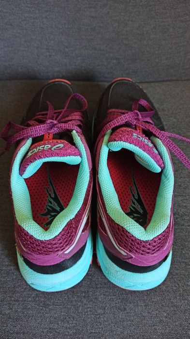 ASICS маратонки 37 нови