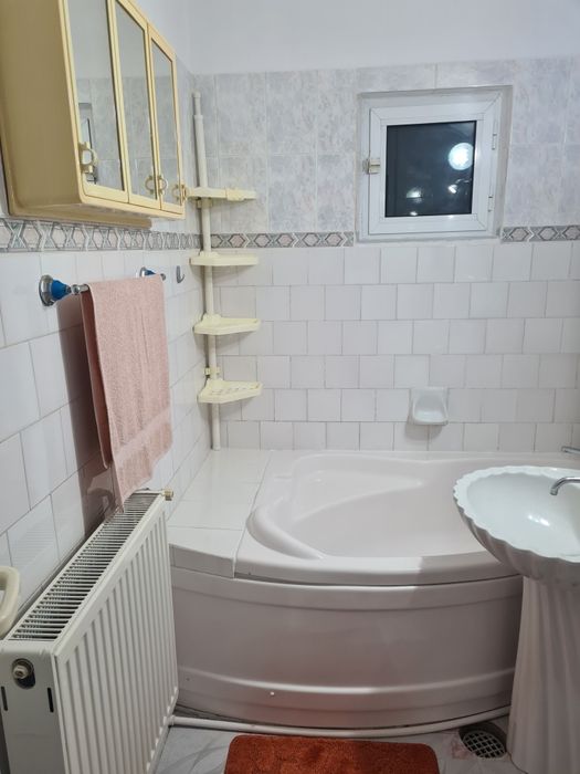 Vând apartament 3 camere, suprafață utilă 74m2, anul finalizării 1992