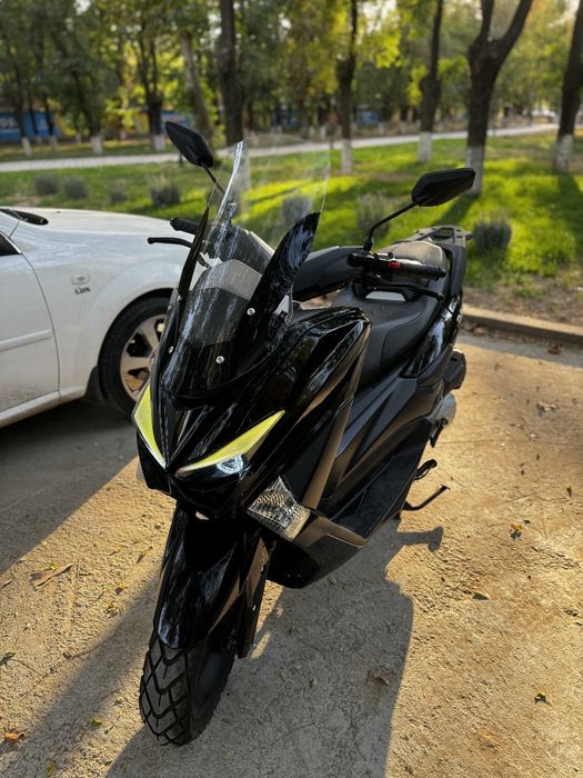 Срочно продам скутер Tmax