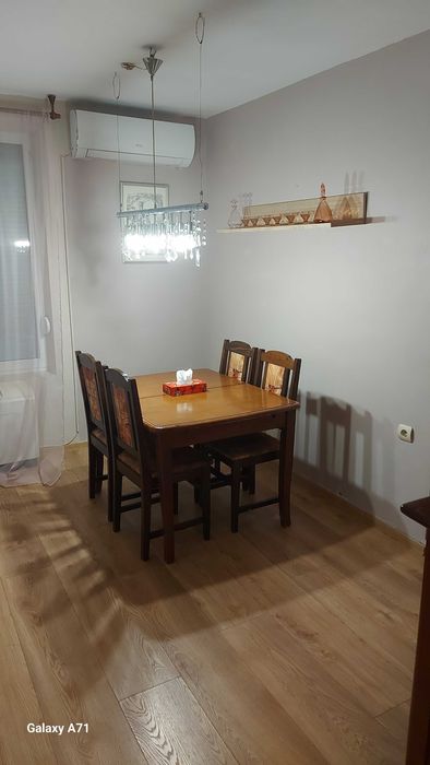 Отдава се под наем първи етаж от къща (90 кв.м.)  кв Винница