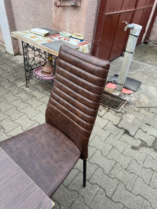 Vand set 3 scaune si masa pt sufragerie,bucatarie