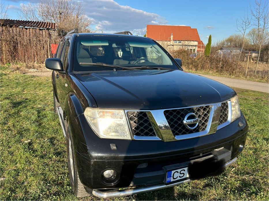 Nissan pathfinder.   Nv